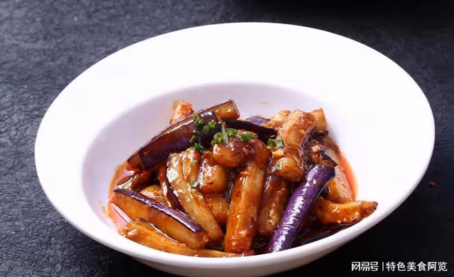 魚香茄子，口感滑嫩，味道濃郁，給你帶來舌尖上的享受