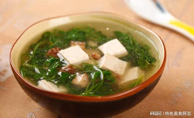 清新爽口，薺菜蝦仁豆腐湯，為你帶來滿滿幸福感！