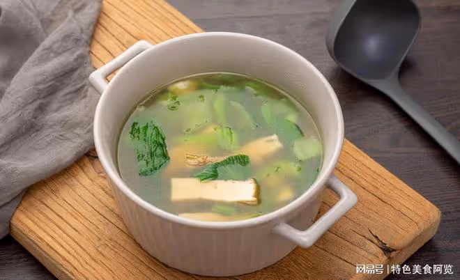 清新爽口，薺菜蝦仁豆腐湯，為你帶來滿滿幸福感！