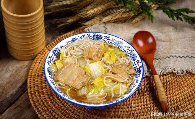 清爽鮮美，營養滋補的白菜豆腐燉粉條