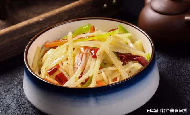 酸辣土豆絲，麻辣口感與酸爽滋味的最佳組合！