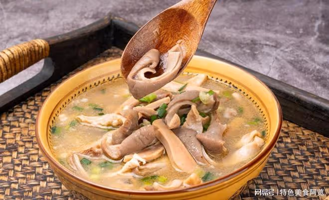 豬肚墨魚湯，美味又提神的海鮮盛宴