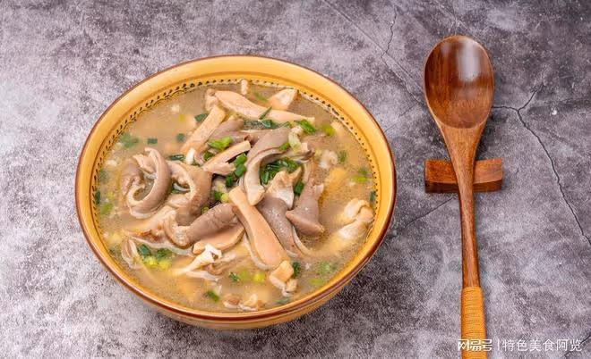 豬肚墨魚湯，美味又提神的海鮮盛宴