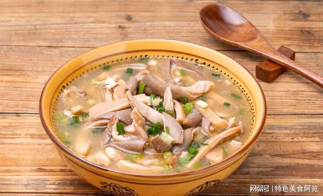 豬肚墨魚湯，美味又提神的海鮮盛宴