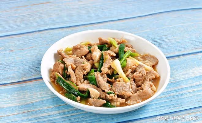 香氣四溢，佳肴滿桌，大蒜炒肉的魅力與做法解析