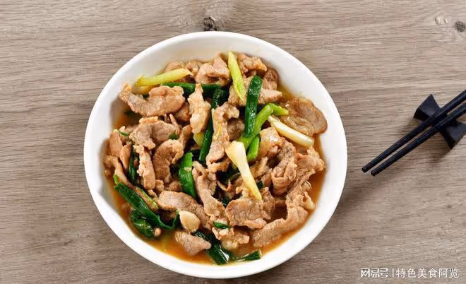 香氣四溢，佳肴滿桌，大蒜炒肉的魅力與做法解析
