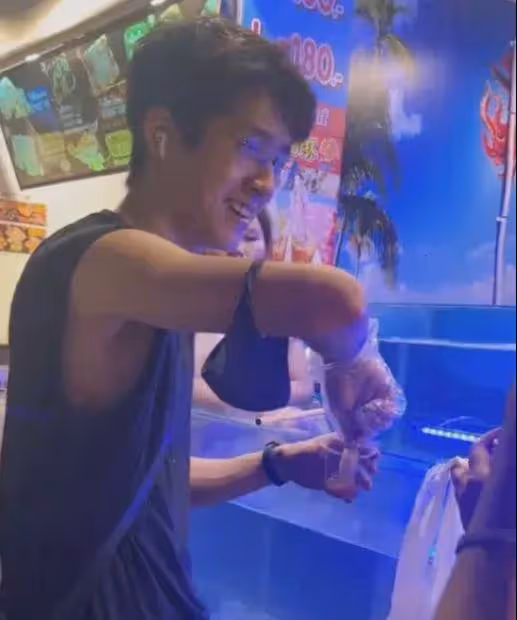 陳思誠帶員工泰國度假,佟麗婭帶兒子現身,劉昊然顏值回巔峰!