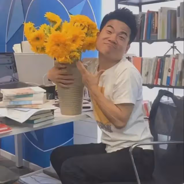 瀟瀟爆董宇輝不上播原因，「丈母娘」們紛紛表示擔心，引網友爭議