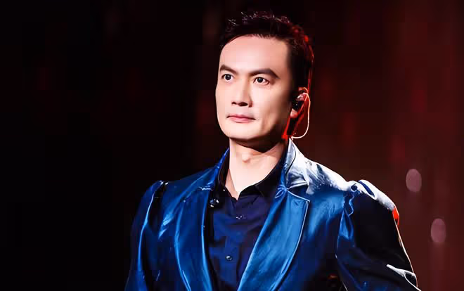 李泉罕見曬照疑似曝光神秘妻子，網友驚呼：這就是傳說中的嫂子？