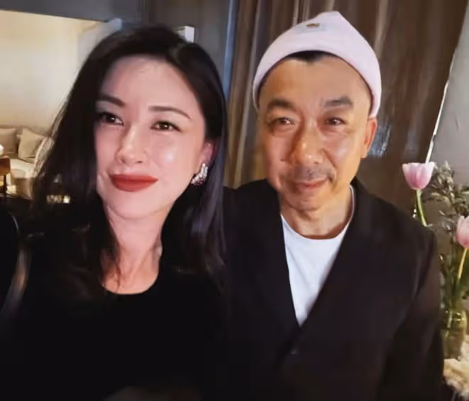 朱珠夫婦宴請好友，眾人一起小酌，朱珠臉頰通紅微醺感十足