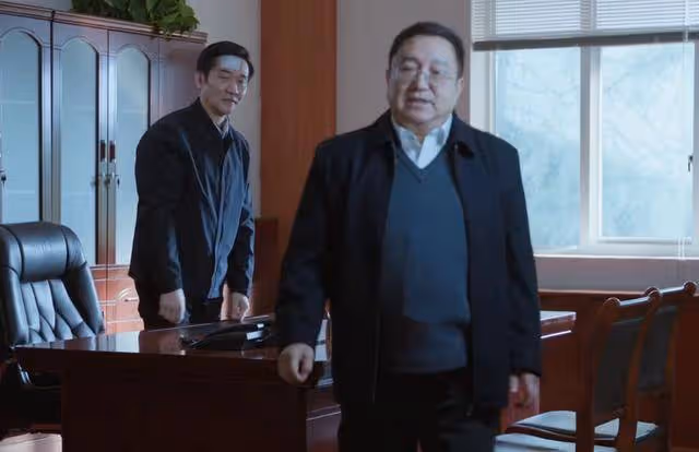 《江河日上》新官上任三把火!鄭寒江空降副市長,領導班子陷混亂