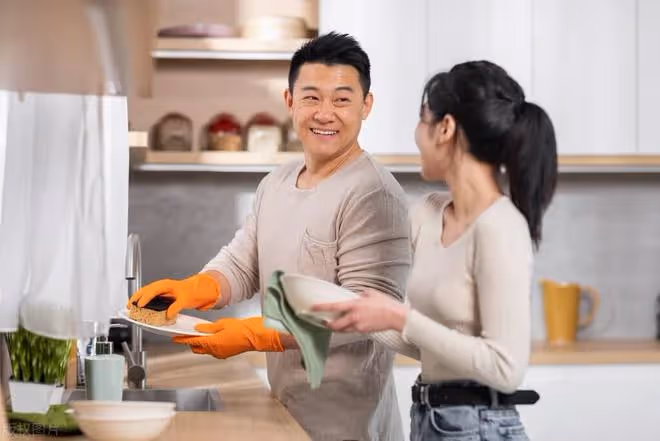 46歲男保姆：女僱主每月給我8000工資，卻要求我滿足她的過分要求
