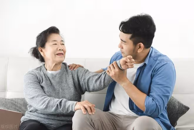 46歲男保姆:女僱主每月給我8000工資,卻要求我滿足她的過分要求