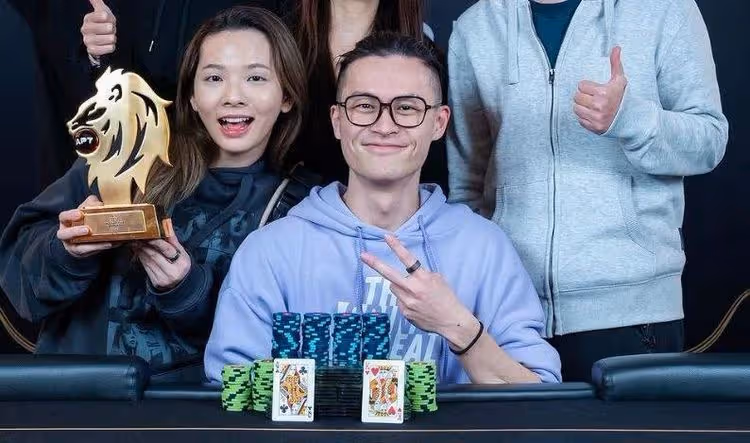 男粉心碎｜滴妹與撲克牌手男友同框放閃！愛的應援助他抱走獎盃