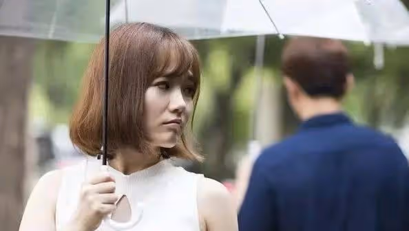 分手後,女人還在用4種方式聯繫你,很明顯就是對你「余情未了」