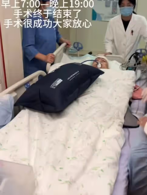 22歲「點讀機女孩」仍在ICU!母親透露情況,病情引發質疑!