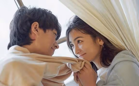 女人想你到極致，不會說「我想你」，而是會給你這4個「信號」！