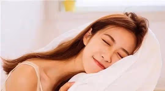 女人想你到極致,不會說「我想你」,而是會給你這4個「信號」!