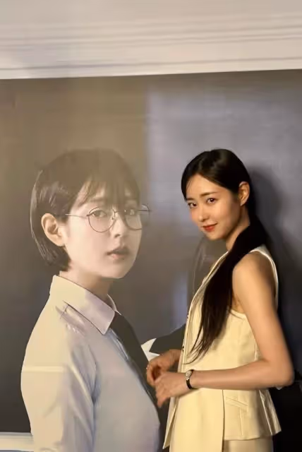 韓國女演員，顏值驚艷網友，父親是著名整容醫生，過去照片公開