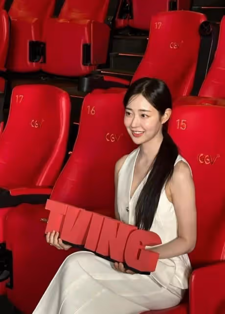 韓國女演員，顏值驚艷網友，父親是著名整容醫生，過去照片公開