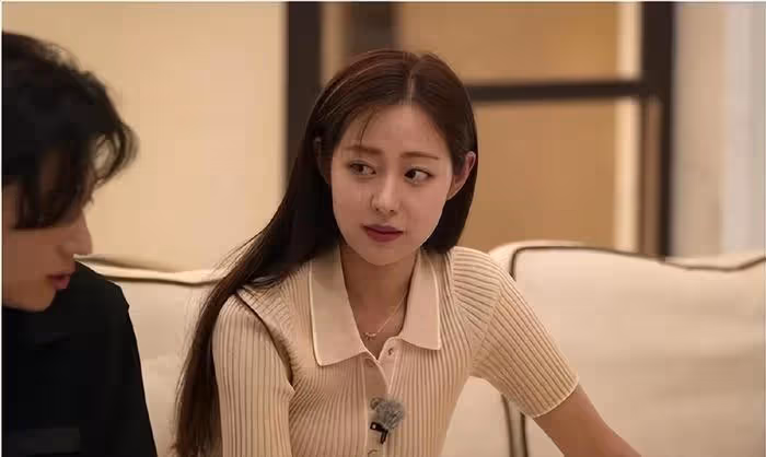 韓國女演員，顏值驚艷網友，父親是著名整容醫生，過去照片公開