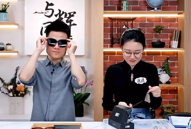 俞敏洪表示想去星級酒店提前一個月給董宇輝過生日,理由夠笑三天