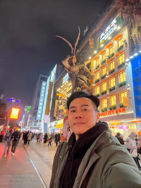 52歲港星梁漢文事業翻紅後獲天王級待遇,工作休息區被特殊照顧