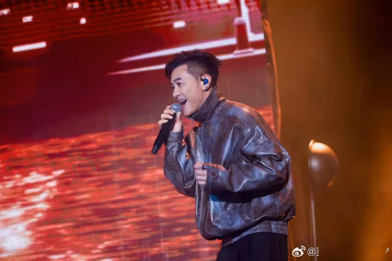 52歲港星梁漢文事業翻紅後獲天王級待遇,工作休息區被特殊照顧