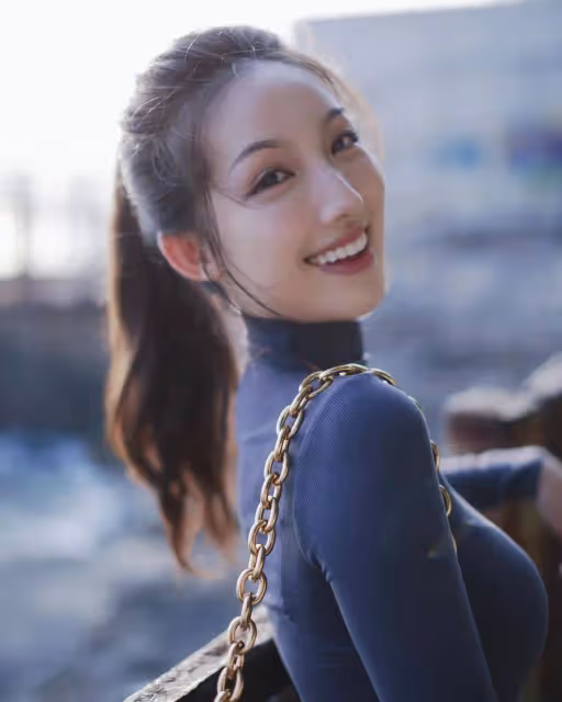 香港音樂才女,竟是魔鬼身材,擅長女高音和鋼琴,網友心中的極品女神