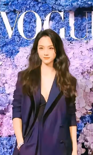 湯唯姐姐44歲啦,分居不過不離婚,一個人帶著小寶貝真嗨!