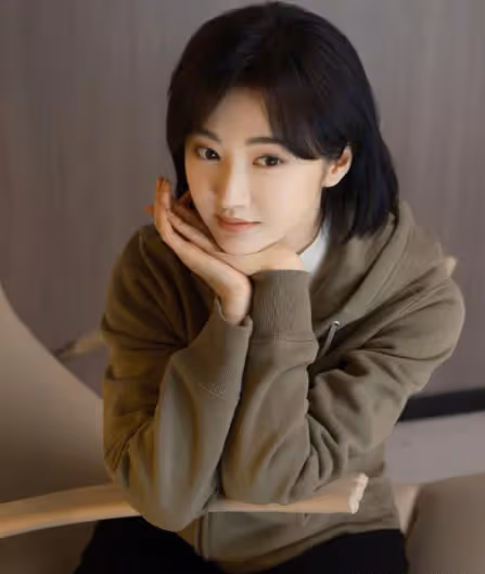 36歲女星景甜素顏照認不出!一頭短髮幹練迷人,單身生活過得充實