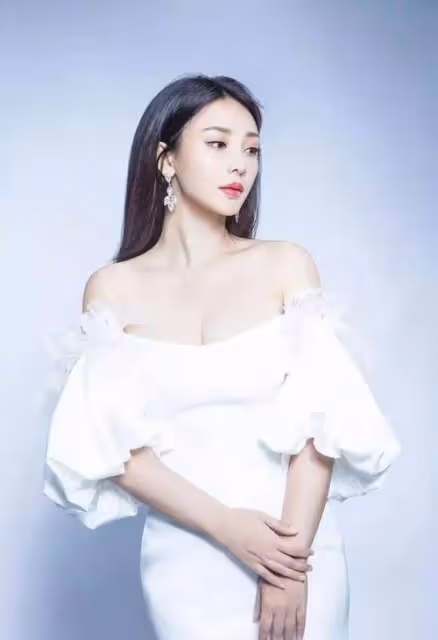 講真！驚艷內娛！柳岩身材絕美，無人可敵！