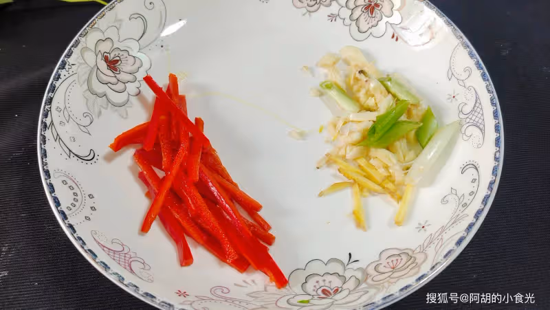 春天使勁吃,口口脆嫩賽人參!經常炒一盤,好營養、特解饞,一盤菜掃光一鍋飯