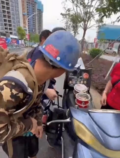 深圳保安撕毀盒飯,橫行霸道惹怒市民!熱議誰該執法?