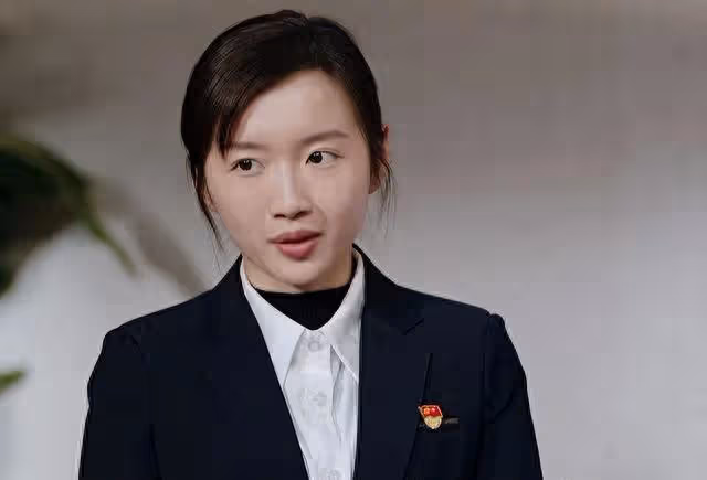 父輩的榮耀：鳳勤學成歸來，改變了3個人的結局，秦局長最意外