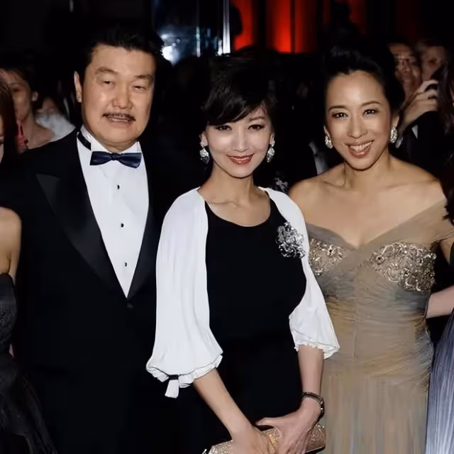 64歲朱玲玲同框69歲趙雅芝，一個一臉貴氣，一個顯老氣，差距立顯