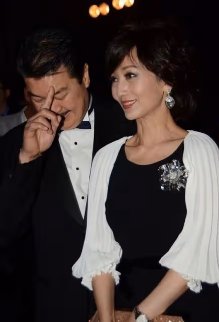 64歲朱玲玲同框69歲趙雅芝,一個一臉貴氣,一個顯老氣,差距立顯