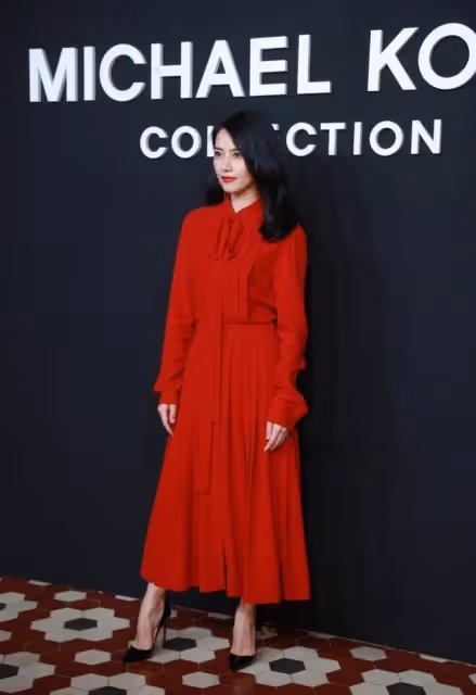 宋祖兒同框高圓圓輸太慘！一個靚麗女星，一個優雅女神，差距立顯