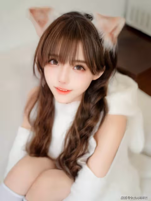 19歲極品尤物少女的時尚居家穿搭:可愛休閒風 性感不失格調