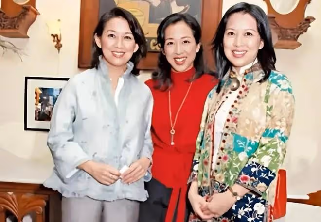 朱玲玲三姐妹同框！姐姐竟比朱玲玲還美，都嫁入豪門堪稱人生贏家