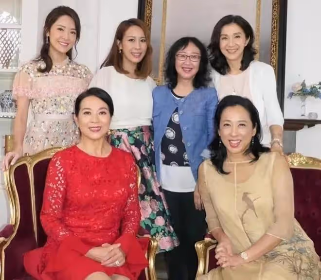 朱玲玲三姐妹同框！姐姐竟比朱玲玲還美，都嫁入豪門堪稱人生贏家