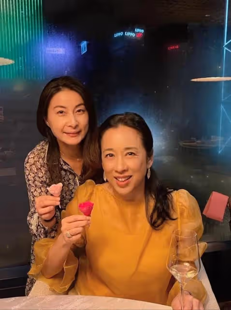 朱玲玲三姐妹同框!姐姐竟比朱玲玲還美,都嫁入豪門堪稱人生贏家