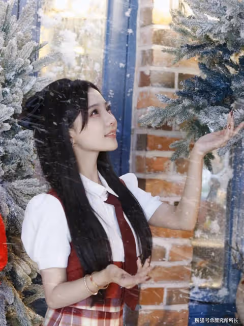 19歲韓國尤物少女的時尚寫真穿搭:青春活力與優雅並存 清新又可愛