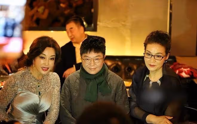 劉曉慶同框68歲潘虹,一個像少女,一個像奶奶,2歲之差大不同