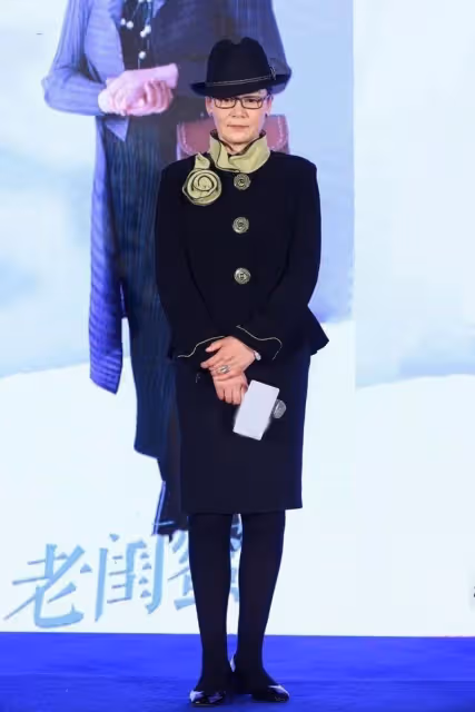 劉曉慶同框68歲潘虹,一個像少女,一個像奶奶,2歲之差大不同