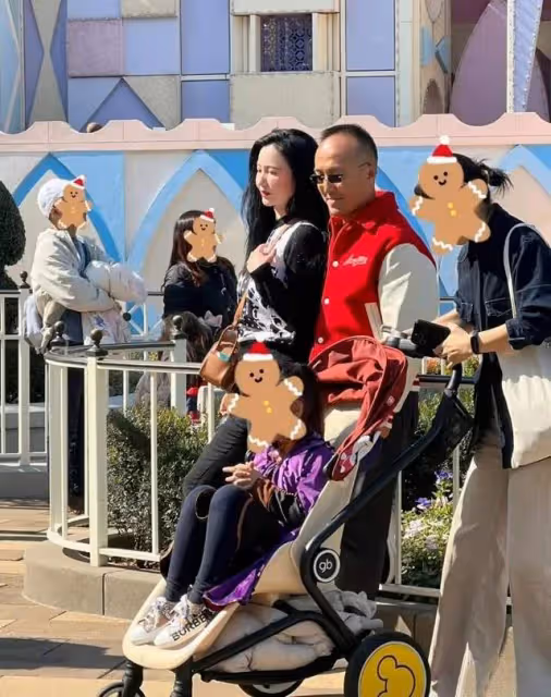 張萌迪士尼領航認不出,5歲女兒穿3000元衛衣,長得像富豪爸爸