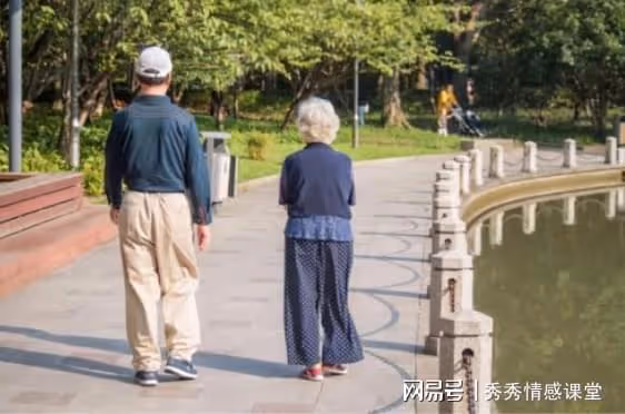 我沒有退休金,搭夥老伴退休金8000元全給我用,一個多月後,散夥