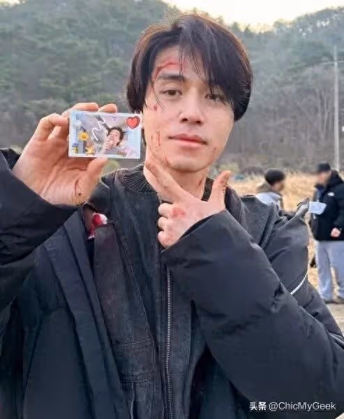 男神歐巴竟有這一面！李棟旭迷之自拍看呆粉絲！