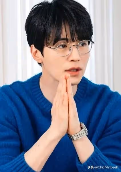 男神歐巴竟有這一面！李棟旭迷之自拍看呆粉絲！