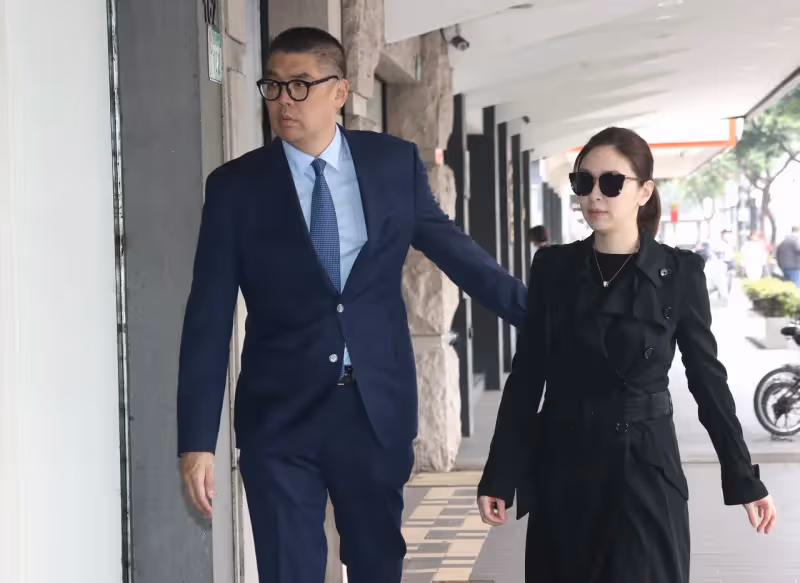 小S緊牽許雅鈞哀思公公　婆婆神情憔悴3孫女暖心陪伴